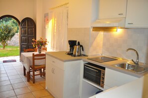 Apartment, 2 Bedrooms, Smoking, Balcony | Dining
