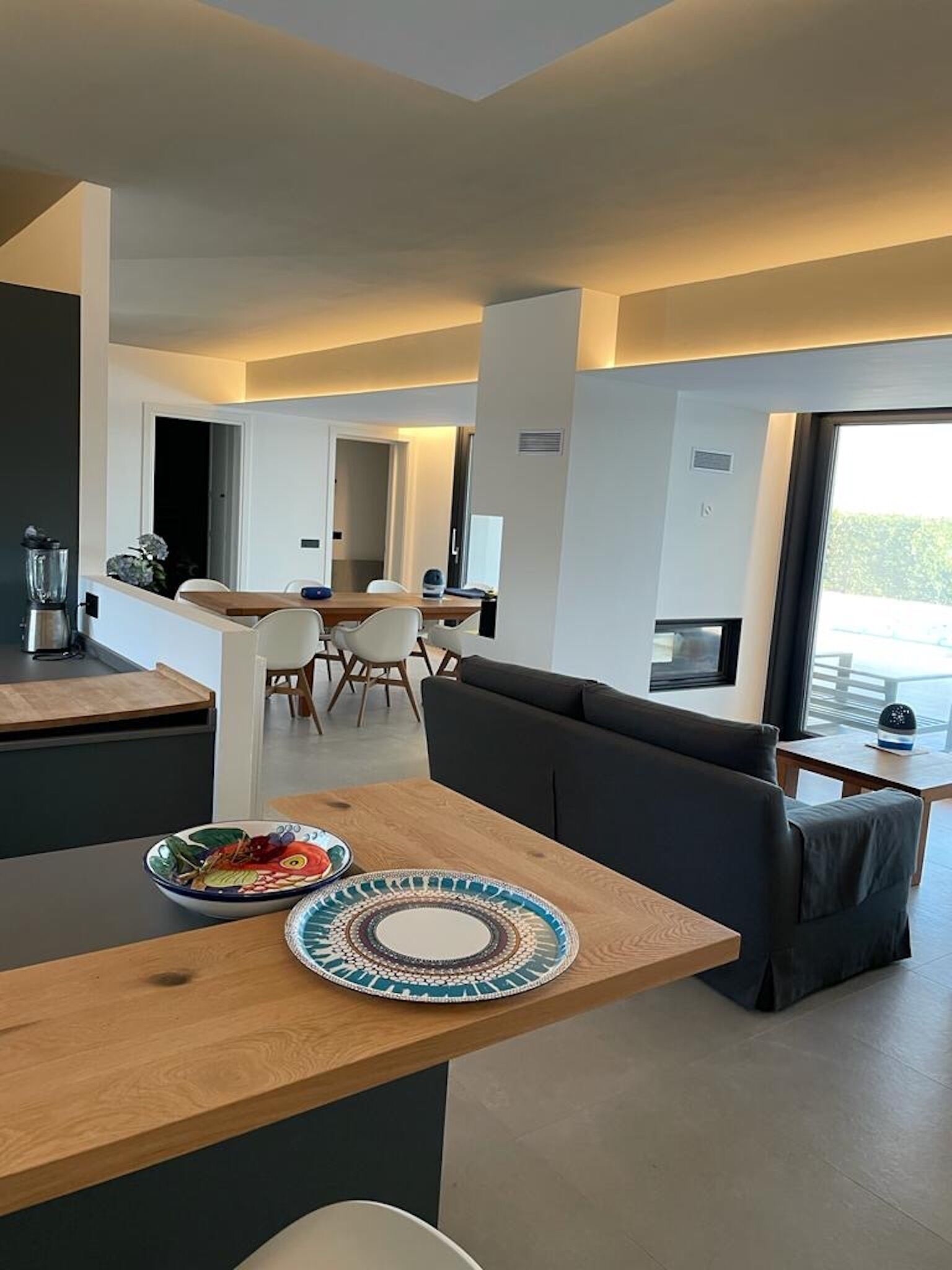 Villa, 4 Bedrooms, Fireplace, Pool View | Interior