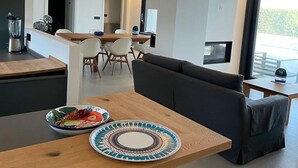 Vila, 4 kamar tidur, perapian, pemandangan kolam renang | Interior