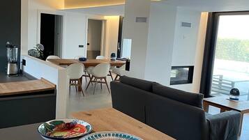 Villa, 4 Bedrooms, Fireplace, Pool View | Interior