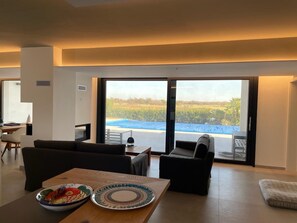 Villa - 4 sovrum - eldstad - utsikt mot poolen | Restauranger