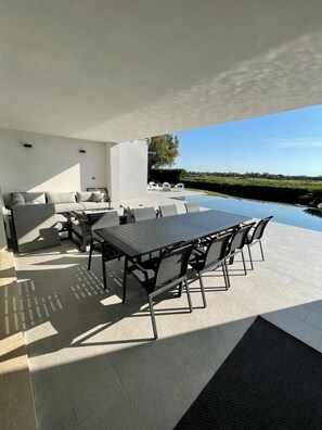 Villa, 4 Schlafzimmer, Kamin, Poolblick | Unterkunftsgelände
