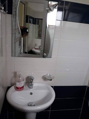 Bathroom - Double Room With Private Bathroom Kitchen Balcony (Lukovë)