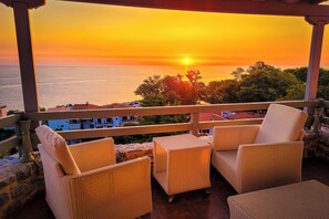 House, 4 Bedrooms, Smoking, Balcony | Living room - Centaur Villa Pelion (Zagora-Mouresi)