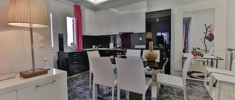 Casa, 4 quartos, para fumantes, sacada | Sala de jantar