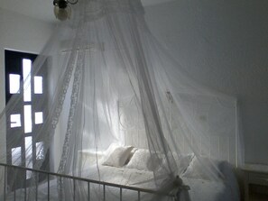 10 bedrooms, WiFi - ENTIRE GUESTHOUSE - CASTELLINO (27 PEOPLE) (Faliraki)