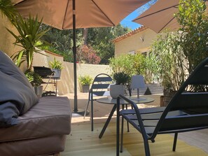 تناول الطعام بالخارج