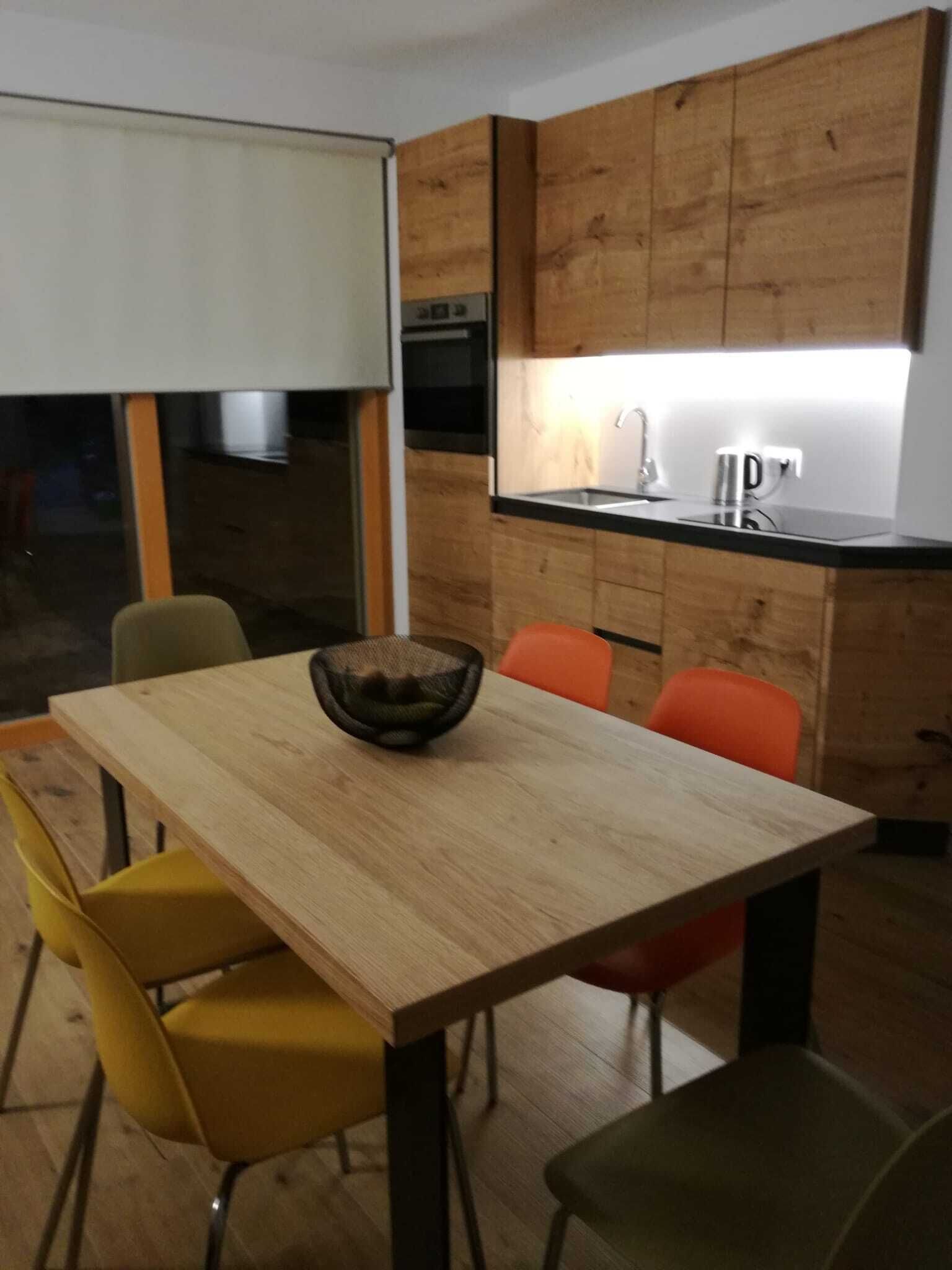 Private kitchen | Fridge, oven, stovetop, electric kettle