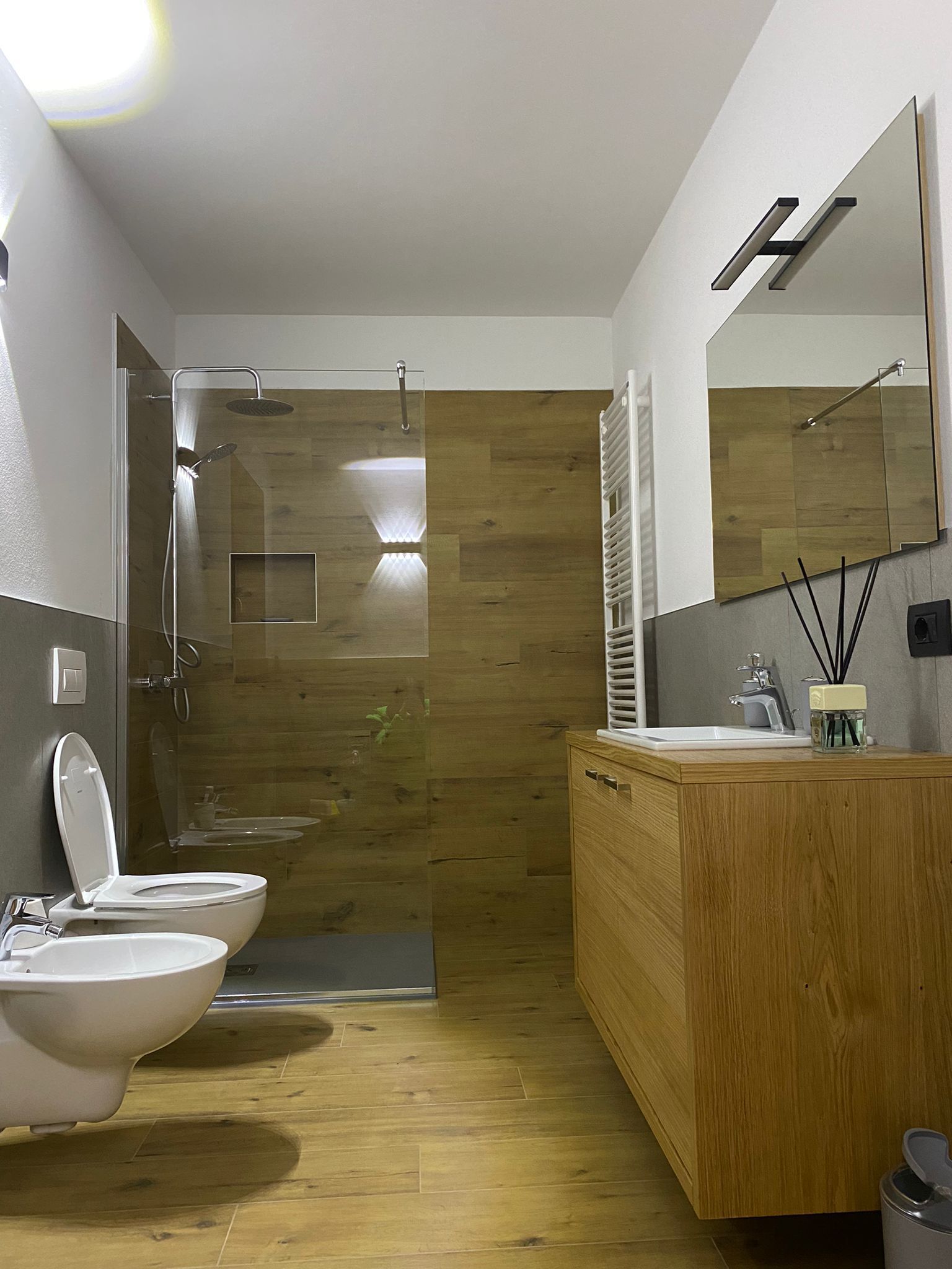 Bathroom amenities | Shower