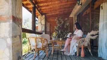 Chambre Double Majestueuse, balcon, vue mer | Coffres-forts dans les chambres, ameublement personnalisé