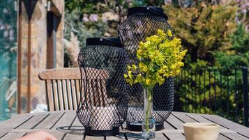 Quarto presidencial, lareira, vista para o mar | Cofres nos quartos, individualmente mobiliados