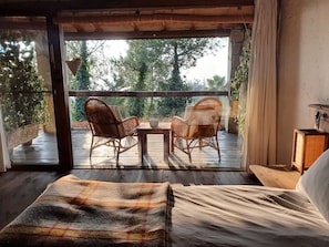 スーペリア ダブルルーム バルコニー シービュー | セーフティボックス (室内)、客室ごとに異なるインテリア、ノートパソコン用作業スペース、遮光カーテン