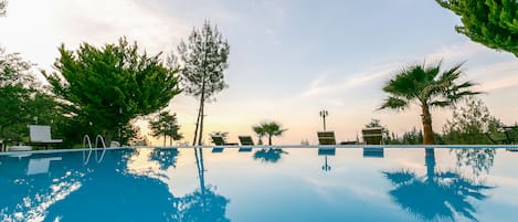 Outdoor pool, sun loungers