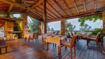 Breakfast, lunch, dinner served; pool views