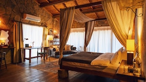 Quarto casal grand, sacada, vista para o mar | Cofres nos quartos, individualmente mobiliados