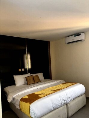 1 bedroom, free internet - Room-aerol Hotel and Suites -super Suite (Lagos)