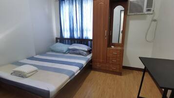 1 bedroom, bed sheets