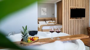 Royal Room, 1 Queen Bed, Jetted Tub, Lake View | Minibar, desk, laptop workspace, soundproofing - Sapanca View Hotel (Sapanca)