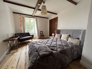 5 chambres, bureau, fer et planche à repasser, accès au Wi-Fi (inclus)