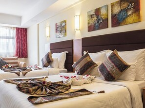 Room, 1 Bedroom, Accessible, Smoking | 1 bedroom, desk, WiFi