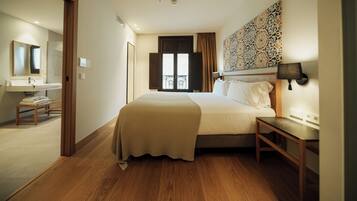 Habitación doble Confort | Ropa de cama de alta calidad y caja de seguridad en la habitación