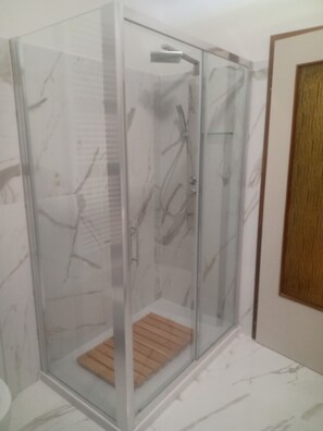 Departamento, 2 habitaciones, para fumadores, balcón | Baño | Shampoo 