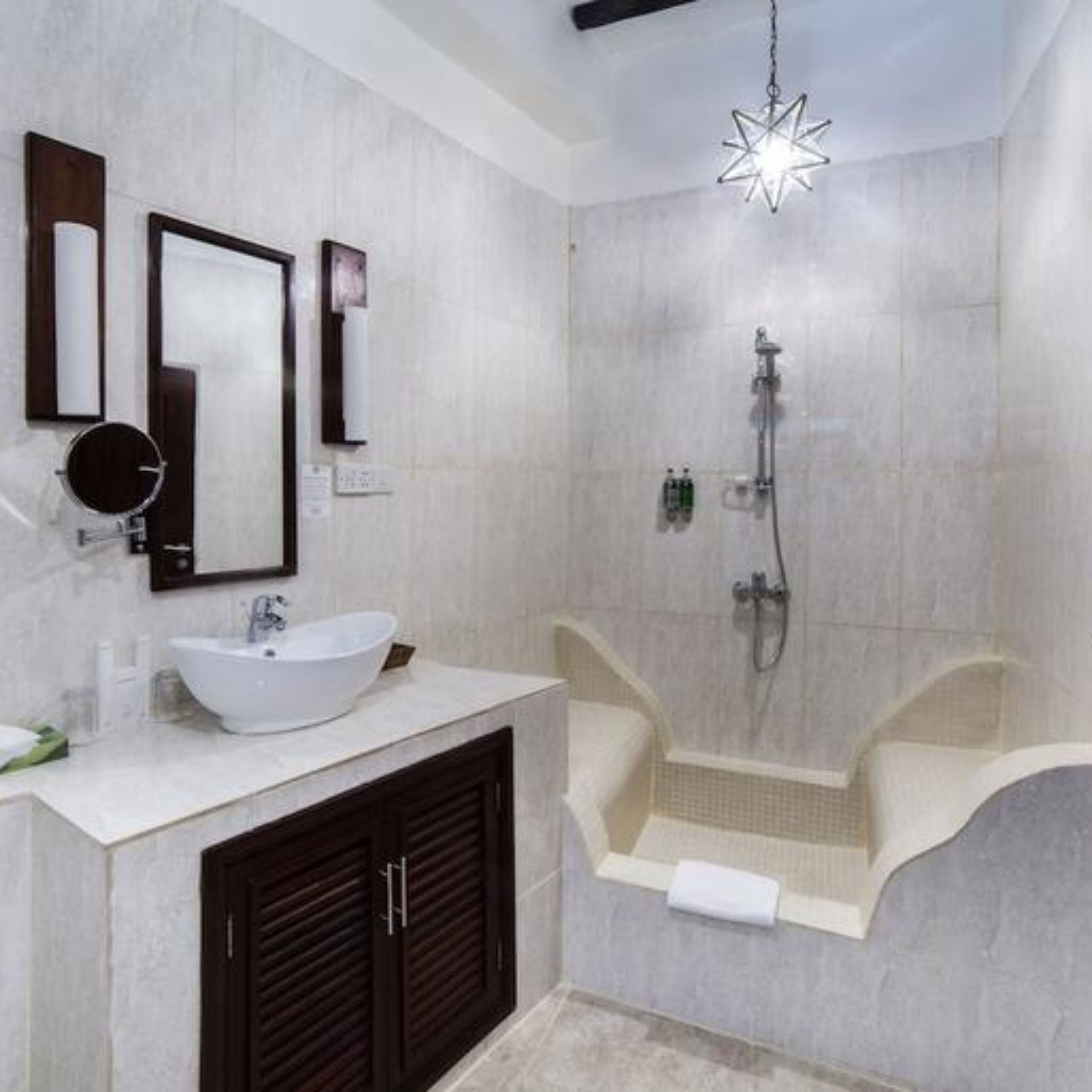 Room, 1 Bedroom, Accessible, Smoking | Bathroom