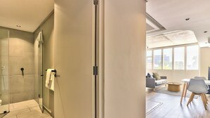 Unclassified image, 5 of 10, button - Great Studio With Balcony and City Views (Cape Town)