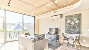 Unclassified image, 3 of 10, button - Great Studio With Balcony and City Views (Cape Town)