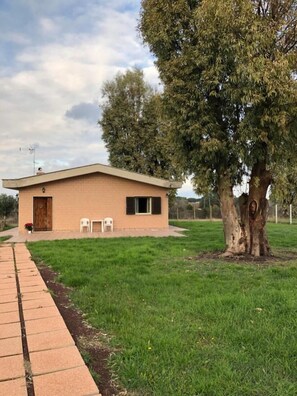 Huvila, 2 makuuhuonetta, tupakointi sallittu, patio | Puutarha