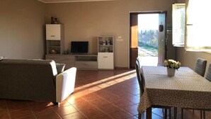 Villa, 2 habitaciones, para fumadores, patio | Sala de estar