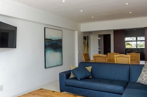 Apartment, 2 Schlafzimmer, Raucher, Balkon | Wohnzimmer