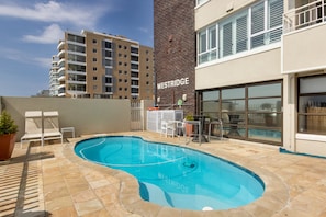 Appartement, 2 chambres, fumeurs, balcon | Piscine | Piscine extérieure