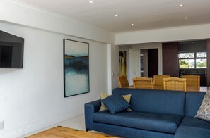Apartment, 2 Bedrooms, Smoking, Balcony | Living room