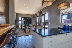 Apartamento, 2 habitaciones, fumadores, terraza | Restauración