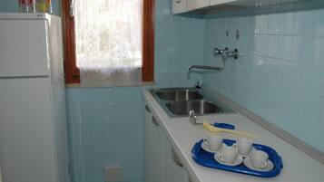 Villa, 2 Bedrooms, Patio, Garden View | Interior