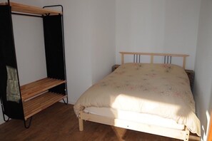 2 chambres, fer et planche à repasser, Wi-Fi, draps fournis