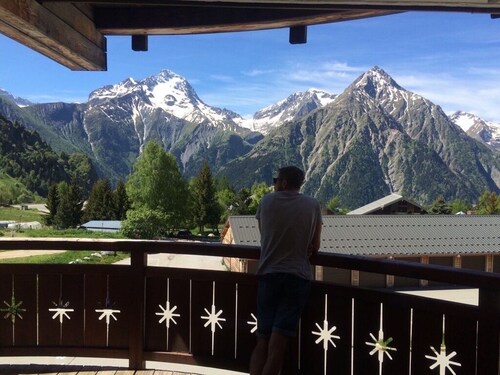 2 Bed Apartment with great views and backs onto the Diable ski lift