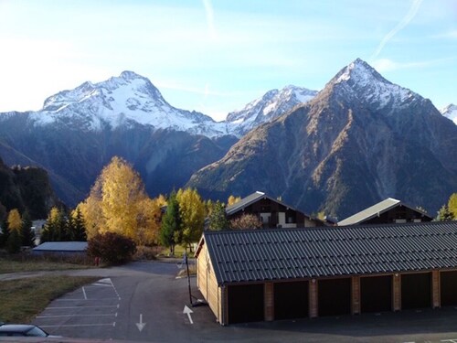 2 Bed Apartment with great views and backs onto the Diable ski lift