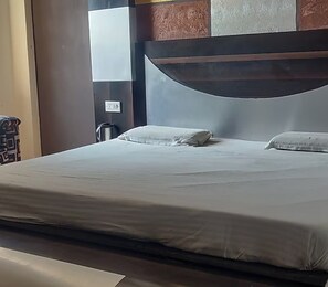 Seprai premium, selimut bulu angsa, busa memori, dan brankas