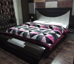Seprai premium, selimut bulu angsa, busa memori, dan brankas