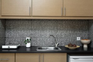 Standard Apartment | Private kitchen | Stovetop, coffee/tea maker, toaster, blender - Villa Dionysios (Zakynthos)