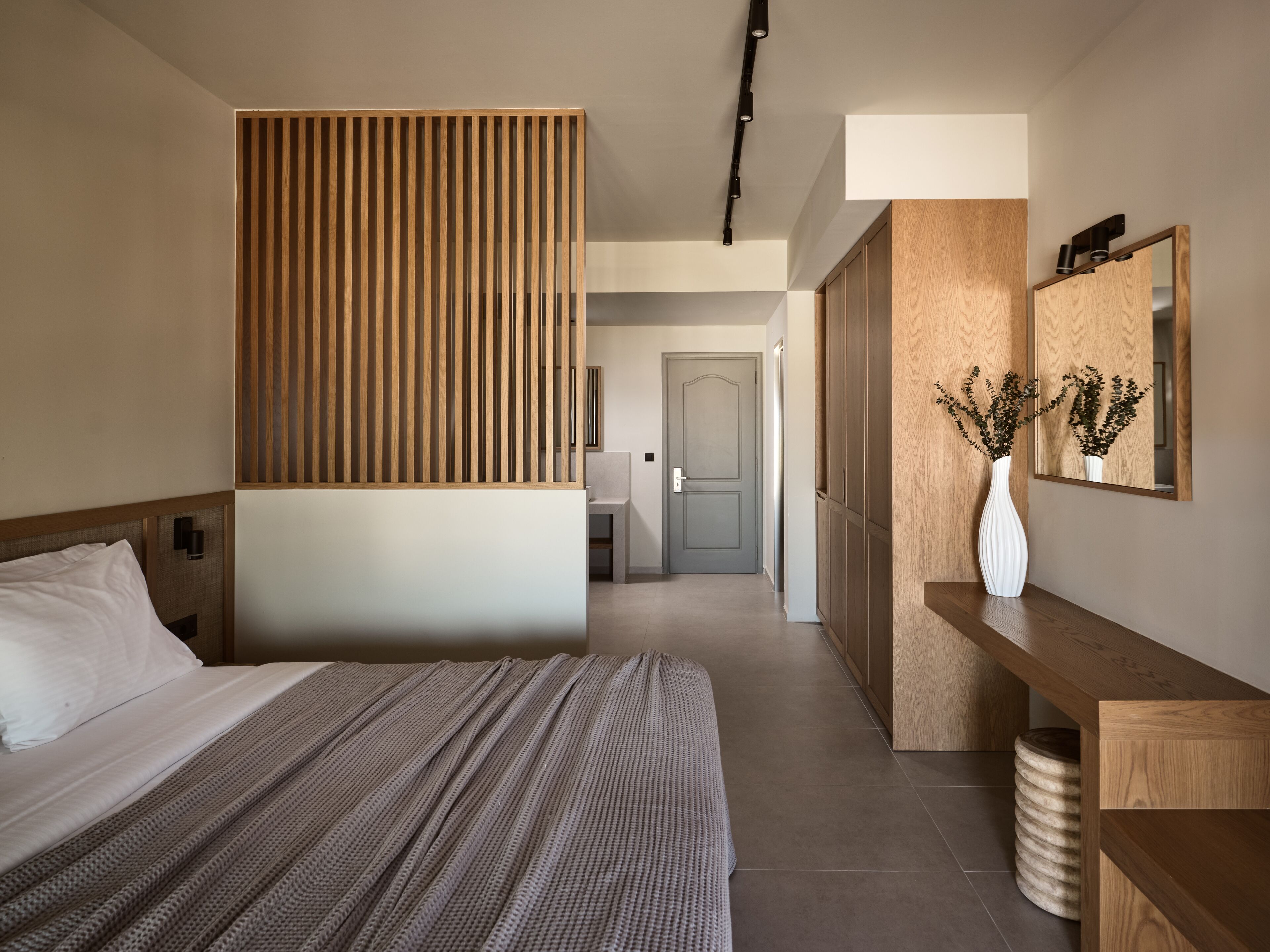 Suite Deluxe, vistas al mar | Caja fuerte, sistema de insonorización, tabla de planchar con plancha