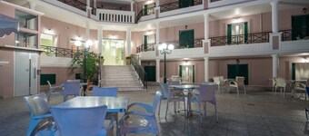 Alamis Hotel & Apartments