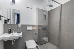 Single Suite | Bathroom