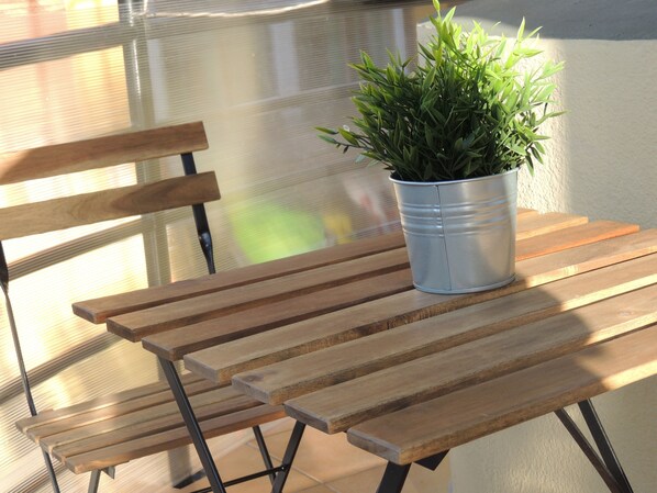 Outdoor dining - APARTMENT IN OVIEDO WITH FREE PARKING, WIFI AND NETFLIX BY DELABRA APARTMENTS. (Oviedo)