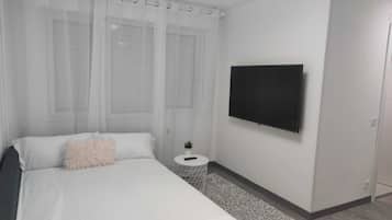 1 slaapkamer, een bureau, een strijkplank/strijkijzer, gratis wifi