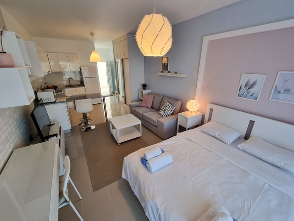 Iron/ironing board, free WiFi - Tiberius Pool Apartments (Trikomo)