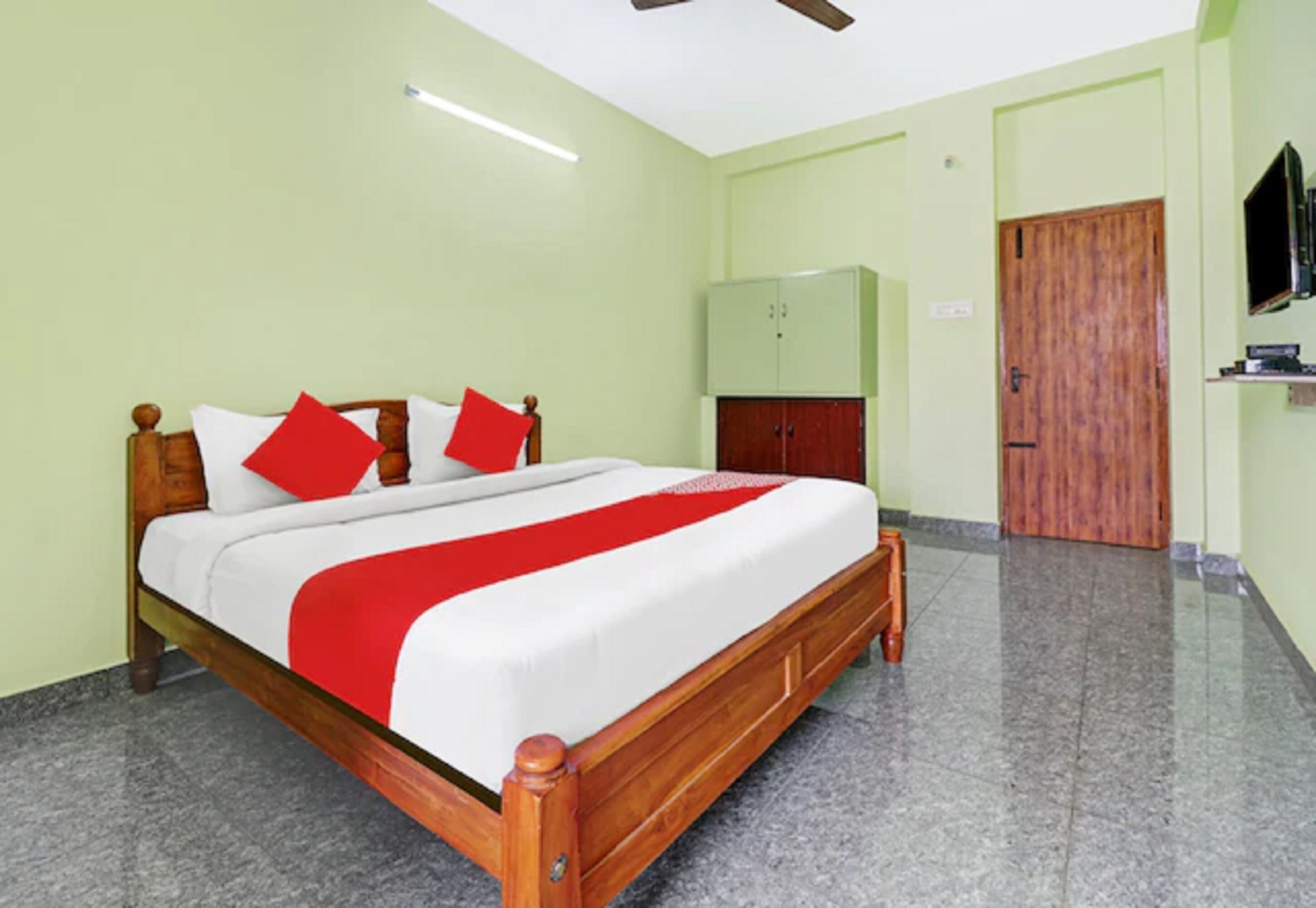 premium bedding, free wifi, bed sheets