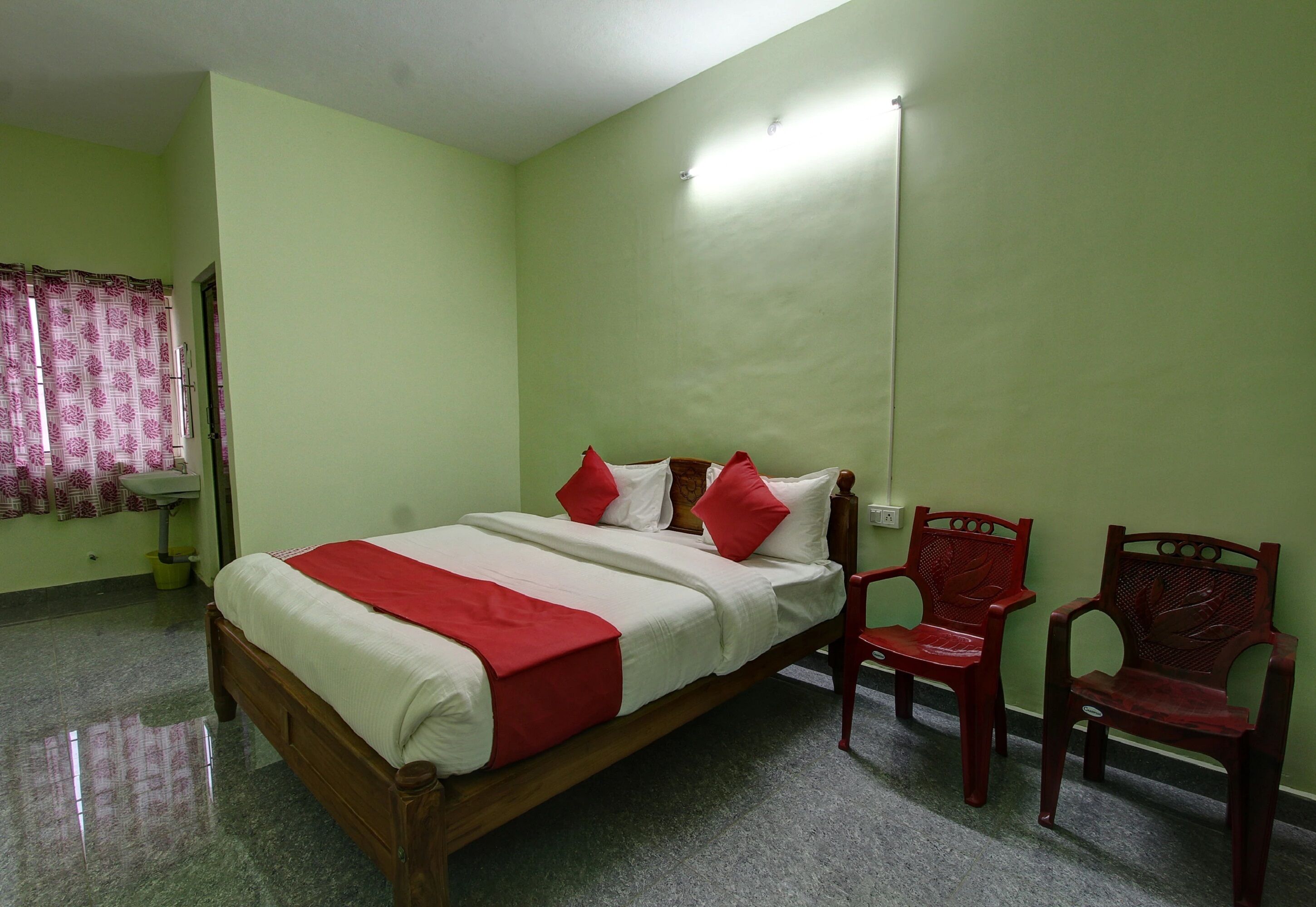 deluxe twin room | premium bedding, free wifi, bed sheets